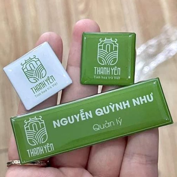 Biển tên đeo trước ngực