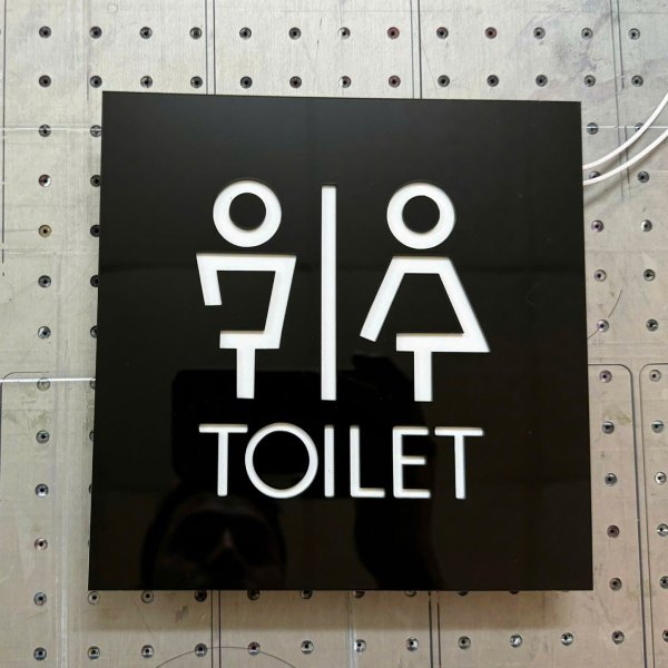 Biển toilet nam nữ có đèn