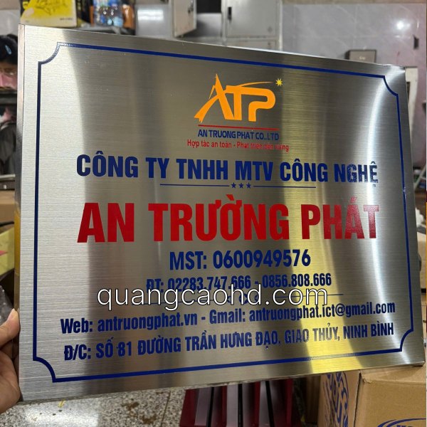 Làm biển công ty